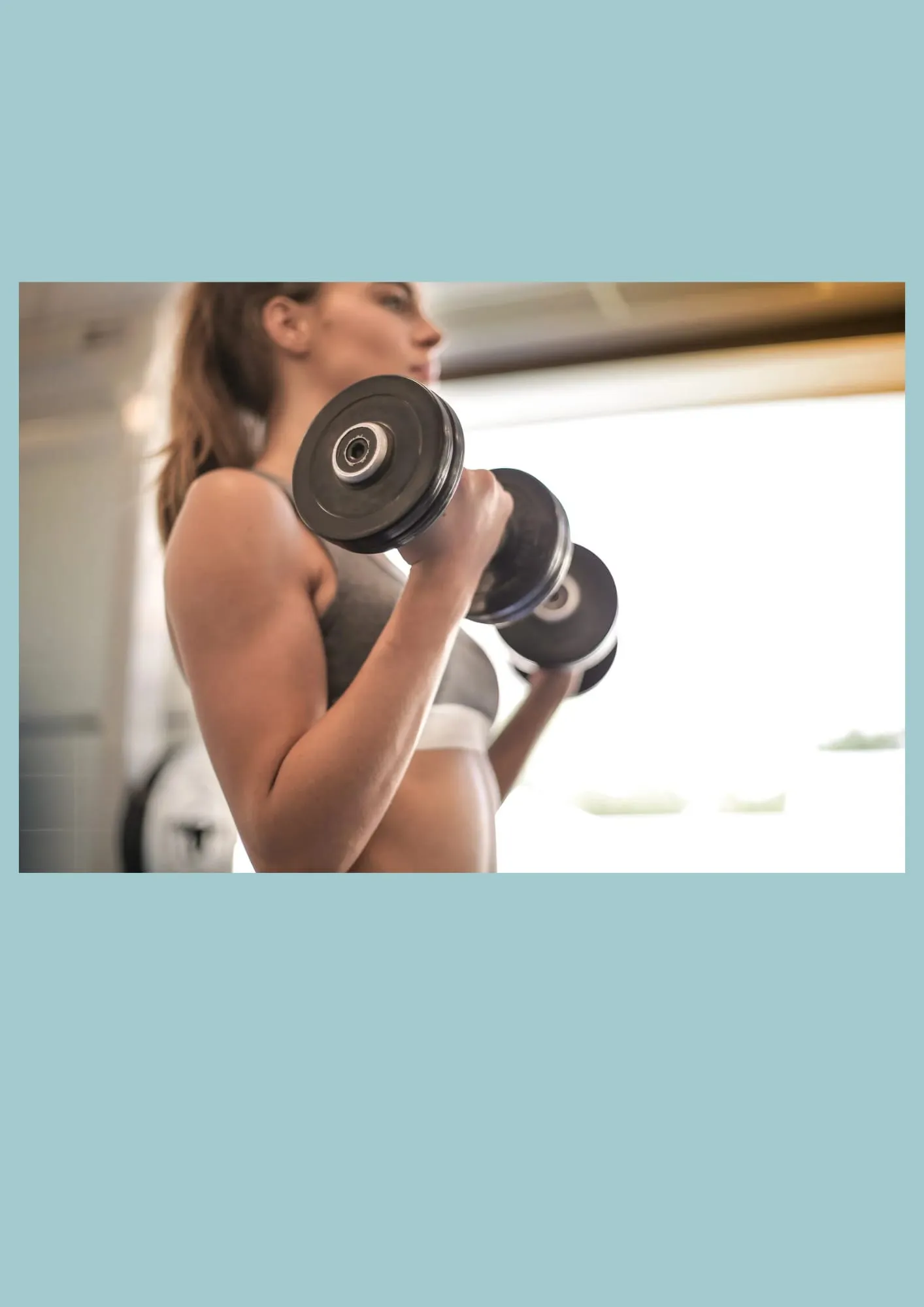 Frau beim Hanteltraining – Premium-Coaching mit Happy Souls